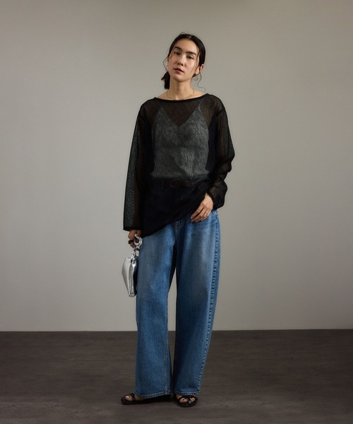 SALON adam et rope'（サロン アダム エ ロペ）の「リネンブレンドメッシュロングスリーブプルオーバー（ニット/セーター・レディース・ブラック/キナリ・FREE）」の4枚目の写真