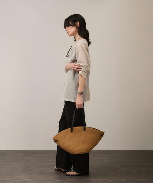 SALON adam et rope'（サロン アダム エ ロペ）の「リネンブレンドメッシュロングスリーブプルオーバー（ニット/セーター・レディース・ブラック/キナリ・FREE）」の20枚目の写真