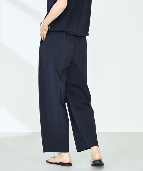 NOLLEY’S（ノーリーズ）の「《セットアップ対応》撥水ストレッチタフタツータックパンツ（その他パンツ・レディース・ネイビー/ライトブルー・38/36）」の12枚目の写真