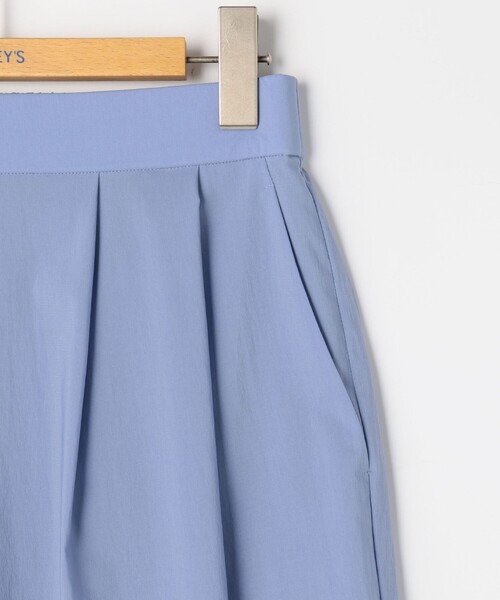 NOLLEY’S（ノーリーズ）の「《セットアップ対応》撥水ストレッチタフタツータックパンツ（その他パンツ・レディース・ネイビー/ライトブルー・38/36）」の7枚目の写真