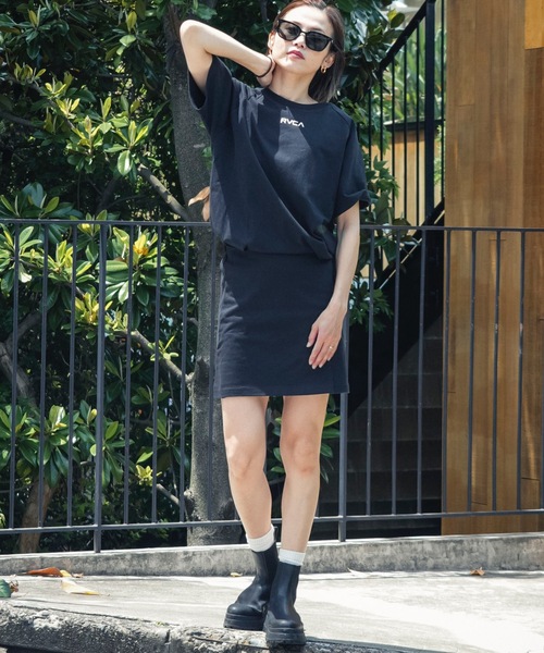 RVCA(ルーカ)の「【RVCA/ルーカ】25SS MINI RVCA RAGLAN TEE/ルーカシャーリングブラウジングロゴワンピース(ワンピース・レディース・ブラック・MEDIUM/LARGE)」の1枚目の写真