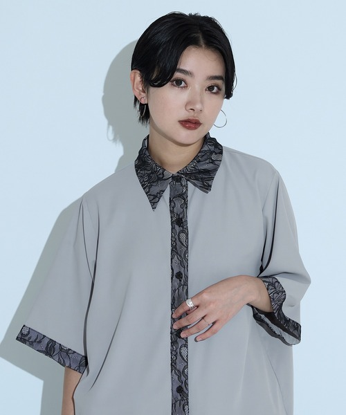 Ellno de Mavie(エルノデメヴィ)の「レースドッキングシャツ/SS(シャツ/ブラウス・レディース・ブルーグレー/ブラック/グレー/オフホワイト・FREE)」の4枚目の写真