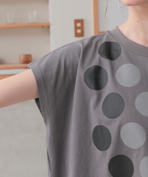 n'OrLABEL(ノアールレーベル)の「配色ドットプリントフレンチスリーブTシャツ(Tシャツ/カットソー・レディース・オフホワイト/チャコール・2/1)」の21枚目の写真