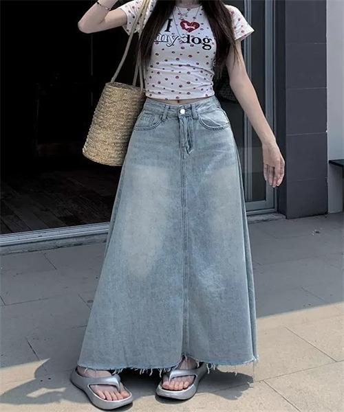 FREE STYLISTS(フリー スタイリスト)の「裾フリンジロングデニムスカート(デニムスカート・レディース・ライトブルー・M/L/XL/XXL/S)」の2枚目の写真