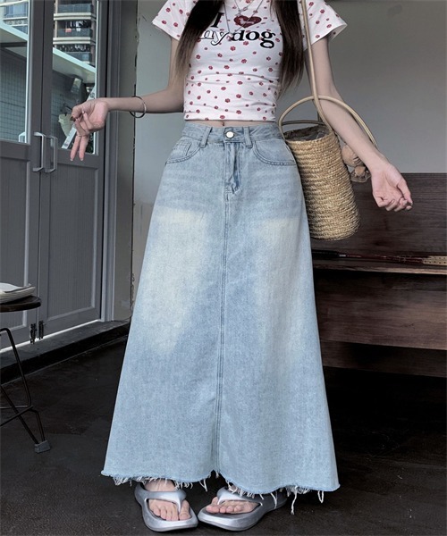 FREE STYLISTS(フリー スタイリスト)の「裾フリンジロングデニムスカート(デニムスカート・レディース・ライトブルー・M/L/XL/XXL/S)」の3枚目の写真