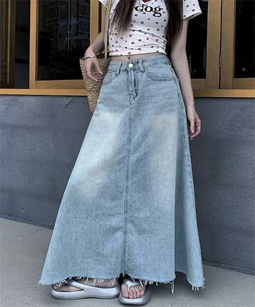 FREE STYLISTS(フリー スタイリスト)の「裾フリンジロングデニムスカート(デニムスカート・レディース・ライトブルー・M/L/XL/XXL/S)」の5枚目の写真
