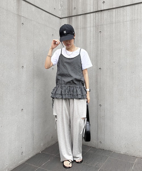 ISOOK（アイスー）の「【ISOOK / アイスー】ウエストリボンチェックフリルキャミソール / ビスチェ タンクトップ ノースリーブ レイヤード 重ね着 チュニック丈 ホワイト ネイビー 白 紺 ZOZOTOWN限定（キャミソール・レディース・ネイビー/ホワイト・FREE）」の18枚目の写真