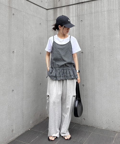 ISOOK（アイスー）の「【ISOOK / アイスー】ウエストリボンチェックフリルキャミソール / ビスチェ タンクトップ ノースリーブ レイヤード 重ね着 チュニック丈 ホワイト ネイビー 白 紺 ZOZOTOWN限定（キャミソール・レディース・ネイビー/ホワイト・FREE）」の8枚目の写真