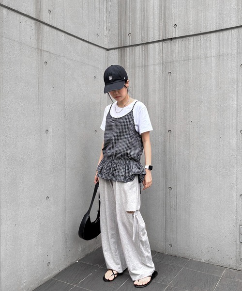 ISOOK（アイスー）の「【ISOOK / アイスー】ウエストリボンチェックフリルキャミソール / ビスチェ タンクトップ ノースリーブ レイヤード 重ね着 チュニック丈 ホワイト ネイビー 白 紺 ZOZOTOWN限定（キャミソール・レディース・ネイビー/ホワイト・FREE）」の9枚目の写真