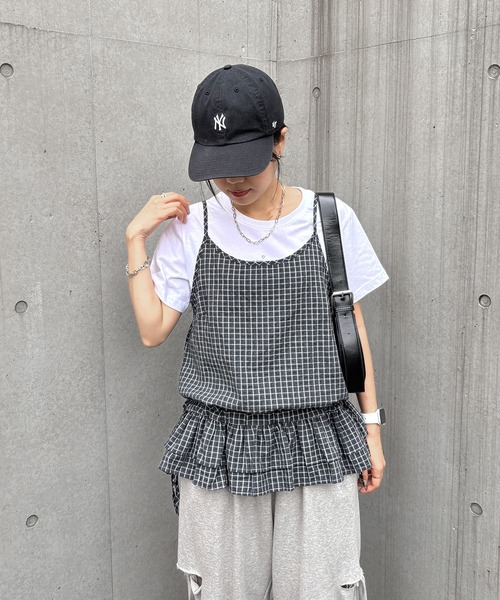 ISOOK（アイスー）の「【ISOOK / アイスー】ウエストリボンチェックフリルキャミソール / ビスチェ タンクトップ ノースリーブ レイヤード 重ね着 チュニック丈 ホワイト ネイビー 白 紺 ZOZOTOWN限定（キャミソール・レディース・ネイビー/ホワイト・FREE）」の7枚目の写真