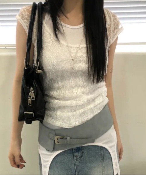 Vipoa（ヴィポア）の「フラワーレーススリムトップス（Tシャツ/カットソー・レディース・ホワイト/ピンク/レッド/ブラック/ブルー・FREE）」の2枚目の写真