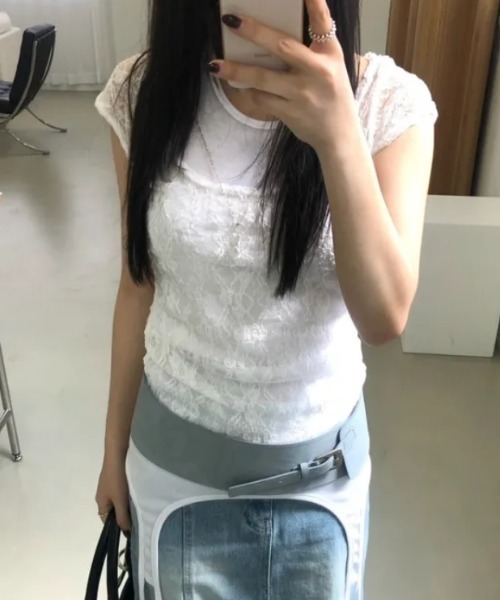 Vipoa（ヴィポア）の「フラワーレーススリムトップス（Tシャツ/カットソー・レディース・ホワイト/ピンク/レッド/ブラック/ブルー・FREE）」の6枚目の写真