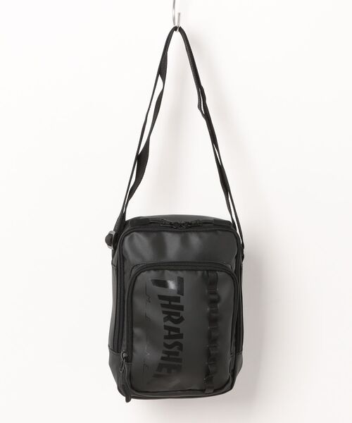 THRASHER（スラッシャー）の「THRASHER タテ型ミニショルダー 斜め掛けショルダーバッグ(ST)（ショルダーバッグ・メンズ・ブラック/ホワイト・FREE）」の2枚目の写真