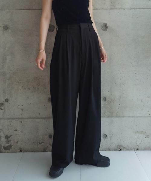 ZOZOMARKET(ゾゾマーケット)の「ZOZOMARKET by RIKA-ファインツイルワイドスラックス(スラックス・レディース・チャコールグレー/ブラック/ネイビー・マルチサイズ)」の2枚目の写真