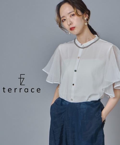 terrace(テラス)の「バリアスボタンシアーフレアスリーブブラウス(シャツ/ブラウス・レディース・オフホワイト/チャコールグレー/ブラック・MEDIUM)」の2枚目の写真