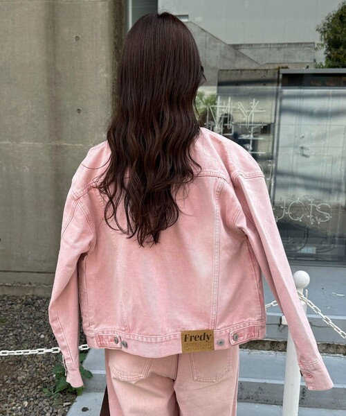 fredy emue（フレディエミュ）の「ノーカラーコンパクトデニムジャケット（デニムジャケット・レディース・ピンク/ブラウン/ブルー・38）」の11枚目の写真