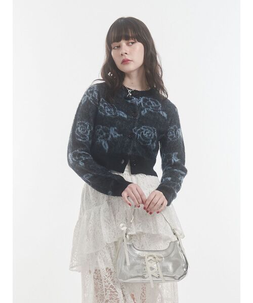 jouetie（ジュエティ）の「2WAYパターンショートカーデ 花柄 アーガイル（カーディガン/ボレロ・レディース・ブラック/オフホワイト/グレー/ピンク・MEDIUM）」の6枚目の写真