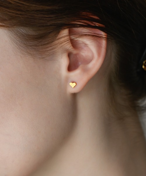 muku(ムク)の「PIERCE/MAT MINI HEART(ピアス(両耳用)・レディース・シルバー/ゴールド・FREE)」の4枚目の写真