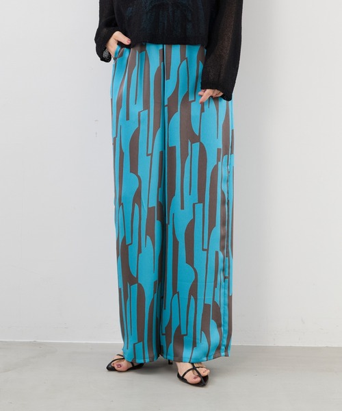 MICA&DEAL(マイカ&ディール)の「サテンプリントイージーパンツ(その他パンツ・レディース・アイボリー/ブラウン/ブルー・FREE)」の1枚目の写真