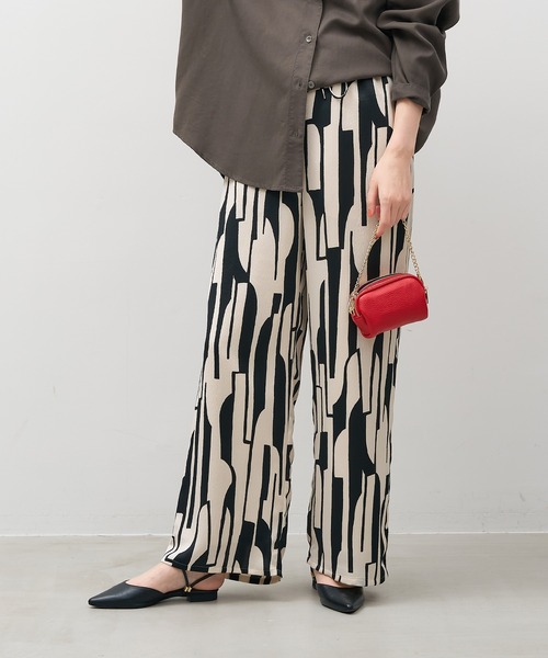 MICA&DEAL(マイカ&ディール)の「サテンプリントイージーパンツ(その他パンツ・レディース・アイボリー/ブラウン/ブルー・FREE)」の2枚目の写真