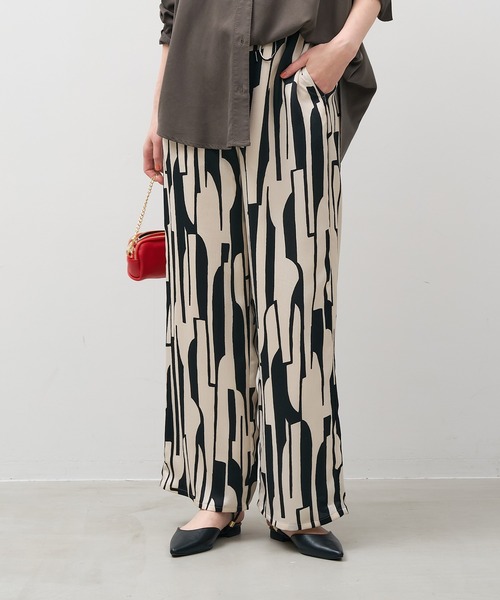 MICA&DEAL(マイカ&ディール)の「サテンプリントイージーパンツ(その他パンツ・レディース・アイボリー/ブラウン/ブルー・FREE)」の4枚目の写真