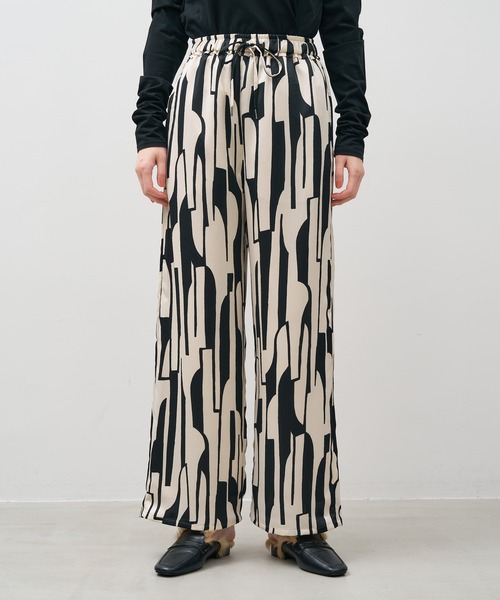 MICA&DEAL(マイカ&ディール)の「サテンプリントイージーパンツ(その他パンツ・レディース・アイボリー/ブラウン/ブルー・FREE)」の9枚目の写真