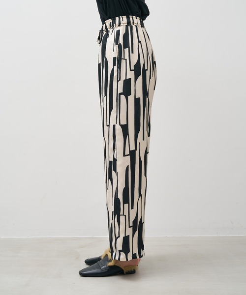 MICA&DEAL(マイカ&ディール)の「サテンプリントイージーパンツ(その他パンツ・レディース・アイボリー/ブラウン/ブルー・FREE)」の10枚目の写真