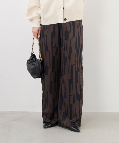 MICA&DEAL(マイカ&ディール)の「サテンプリントイージーパンツ(その他パンツ・レディース・アイボリー/ブラウン/ブルー・FREE)」の16枚目の写真