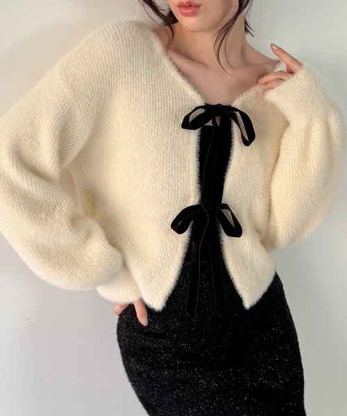 junoah(ジュノア)の「2wayベロアリボンシャギーニットカーディガン(カーディガン/ボレロ・レディース・レッド/アイボリー/チャコール・LARGE/MEDIUM)」の4枚目の写真