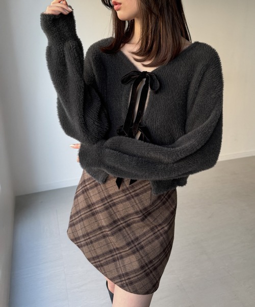 junoah(ジュノア)の「2wayベロアリボンシャギーニットカーディガン(カーディガン/ボレロ・レディース・レッド/アイボリー/チャコール・LARGE/MEDIUM)」の9枚目の写真