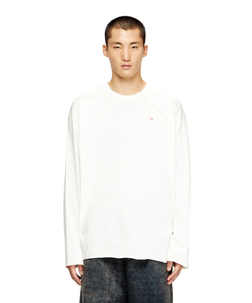 DIESEL(ディーゼル)の「メンズ 長袖Tシャツ T-CRAHOR-BOXT-LS-T1(Tシャツ/カットソー・メンズ・オフホワイト/グレー/ブラック・MEDIUM/LARGE/X-LARGE/X-SMALL/SMALL/XX-LARGE/XXX-LARGE)」の7枚目の写真