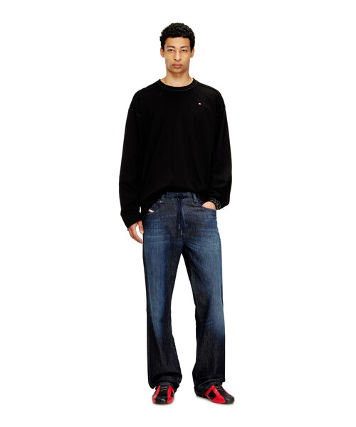 DIESEL(ディーゼル)の「メンズ 長袖Tシャツ T-CRAHOR-BOXT-LS-T1(Tシャツ/カットソー・メンズ・オフホワイト/グレー/ブラック・MEDIUM/LARGE/X-LARGE/X-SMALL/SMALL/XX-LARGE/XXX-LARGE)」の9枚目の写真