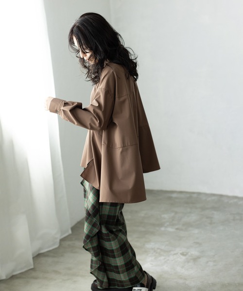 OSMOSIS（オズモーシス）の「バックフレアーブラウス（シャツ/ブラウス・レディース・ブラック/ホワイト/ブラウン・ONE SIZE）」の9枚目の写真