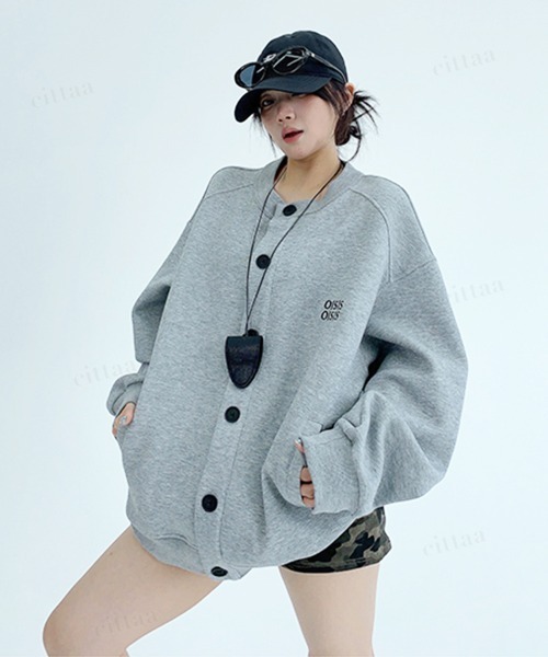 Dalfwin(ダールフィン)の「韓国ファッション OISIS刺繍ラグランスウェットカーディガン(カーディガン/ボレロ・レディース・ブラック/グレー・FREE)」の1枚目の写真