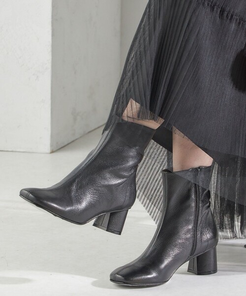 MARIAN（マリアン）の「MARIAN: オブリーク トゥ ブーツ（ブーツ・レディース・ブラウン/ブラック・36/37/38）」の2枚目の写真