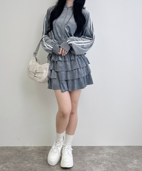 INGNI（イング）の「サイドラインジップベロアパーカー(セットアップ対応)（パーカー・レディース・ブラウン/ブラック/グレー・M）」の17枚目の写真