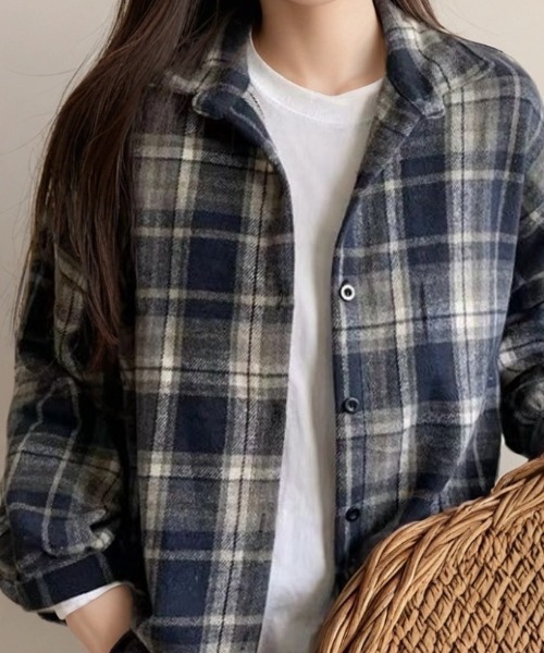 cammie(キャミー)の「チェック格子シャツ(シャツ/ブラウス・レディース・ホワイト/ブラウン/ブルー/ベージュ・F)」の4枚目の写真