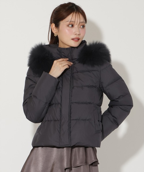 AND COUTURE(アンドクチュール)の「FOXファー付きプレミアムショートダウン(ダウンジャケット/コート・レディース・ベージュ/ピンク/チャコールグレー・FREE)」の2枚目の写真