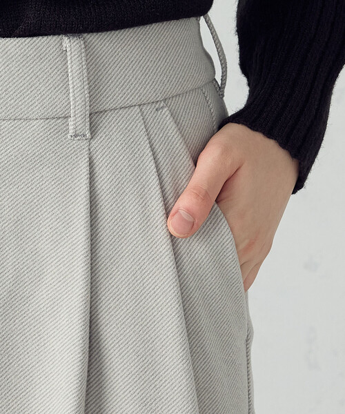 COMME CA ISM(コムサイズム)の「フラノ調 タック ワイドパンツ(その他パンツ・レディース・ライトグレー/チャコール・MEDIUM/X-SMALL/X-LARGE/LARGE/SMALL)」の16枚目の写真