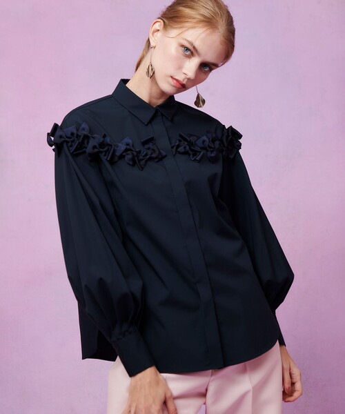 LOULOU WILLOUGHBY（ルルウィルビー）の「【LOULOU WILLOUGHBY】メニーリボンパフスリーブシャツ（シャツ/ブラウス・レディース・オフホワイト/ネイビー・2）」の11枚目の写真