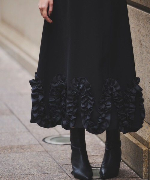 ARVELLIA（アルベリア）の「RUFFLE WAVE SKIRT（スカート・レディース・ダークグレー/ブラック・M）」の3枚目の写真