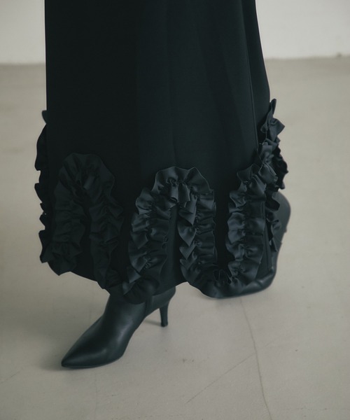 ARVELLIA（アルベリア）の「RUFFLE WAVE SKIRT（スカート・レディース・ダークグレー/ブラック・M）」の9枚目の写真