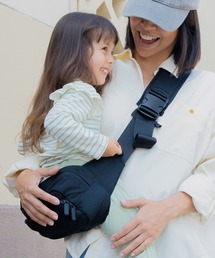 MKD.ZAKKA（エムケーディーザッカ）の「DACCO BAG HUG＋ ダッコバックハグプラス ショルダーバック×ヒップシート（抱っこ紐/ベルトカバー/スリング）」