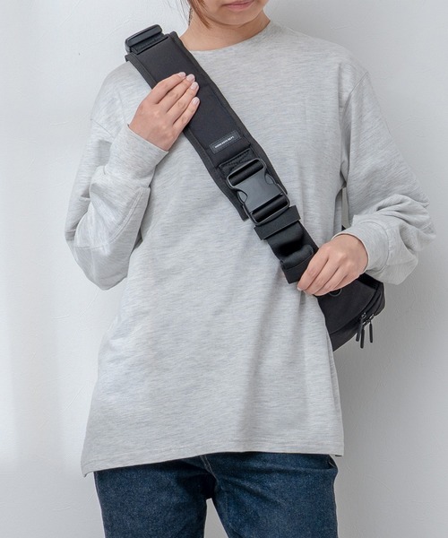 MKD.ZAKKA(エムケーディーザッカ)の「DACCO BAG HUG+ ダッコバックハグプラス ショルダーバック×ヒップシート(抱っこ紐/ベルトカバー/スリング・レディース・ブラック・FREE)」の10枚目の写真