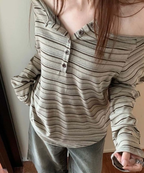 MAISON DE THERESE(メゾン ド テレーズ)の「オフショルダーボーダー柄長袖Tシャツ ロン T(Tシャツ/カットソー・レディース・グレー/ベージュ・L)」の1枚目の写真