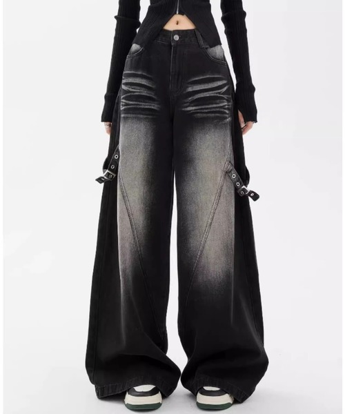 lilful(リルフル)の「ウォッシュ加工 カーブデニムパンツ(デニムパンツ・レディース・ブラック・M/L)」の1枚目の写真