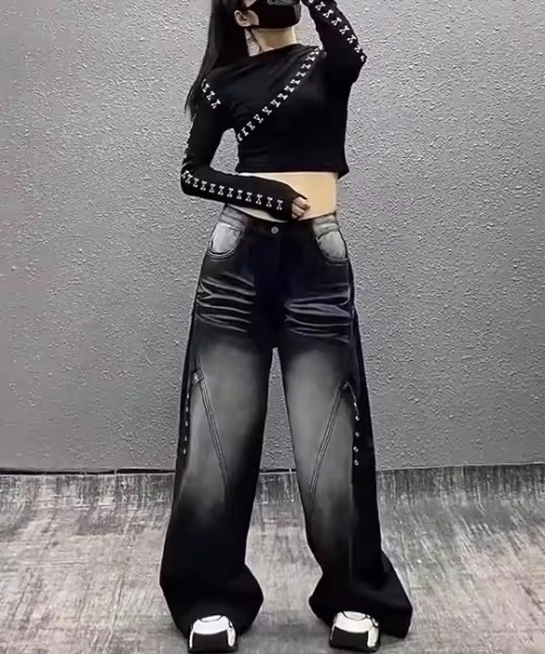 lilful(リルフル)の「ウォッシュ加工 カーブデニムパンツ(デニムパンツ・レディース・ブラック・M/L)」の6枚目の写真