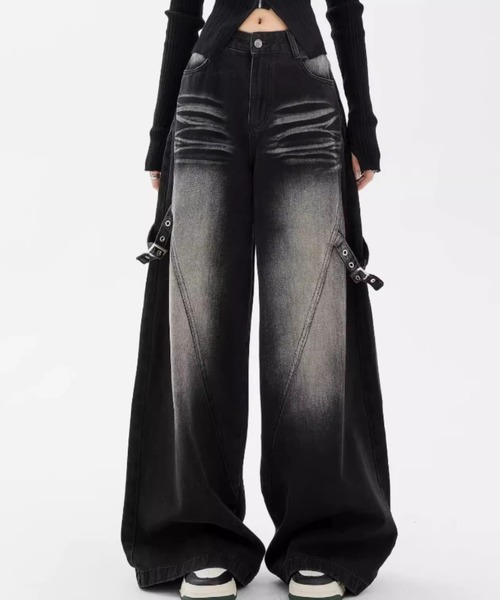 lilful(リルフル)の「ウォッシュ加工 カーブデニムパンツ(デニムパンツ・レディース・ブラック・M/L)」の5枚目の写真