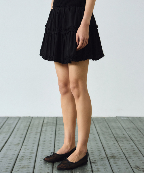 NICK&NICOLE(ニックアンドニコール)の「TRENDY RUFFLE MINI SKIRT_BLACK(スカート・レディース・その他・FREE)」の2枚目の写真