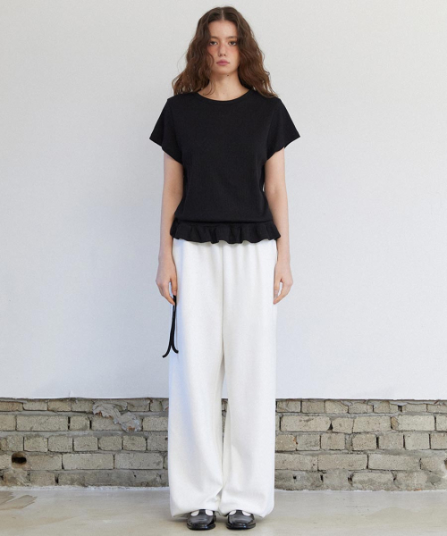 RENSE(レンセ)の「Eyelet Frill Half T-shirt Black(Tシャツ/カットソー・レディース・その他・OS)」の2枚目の写真